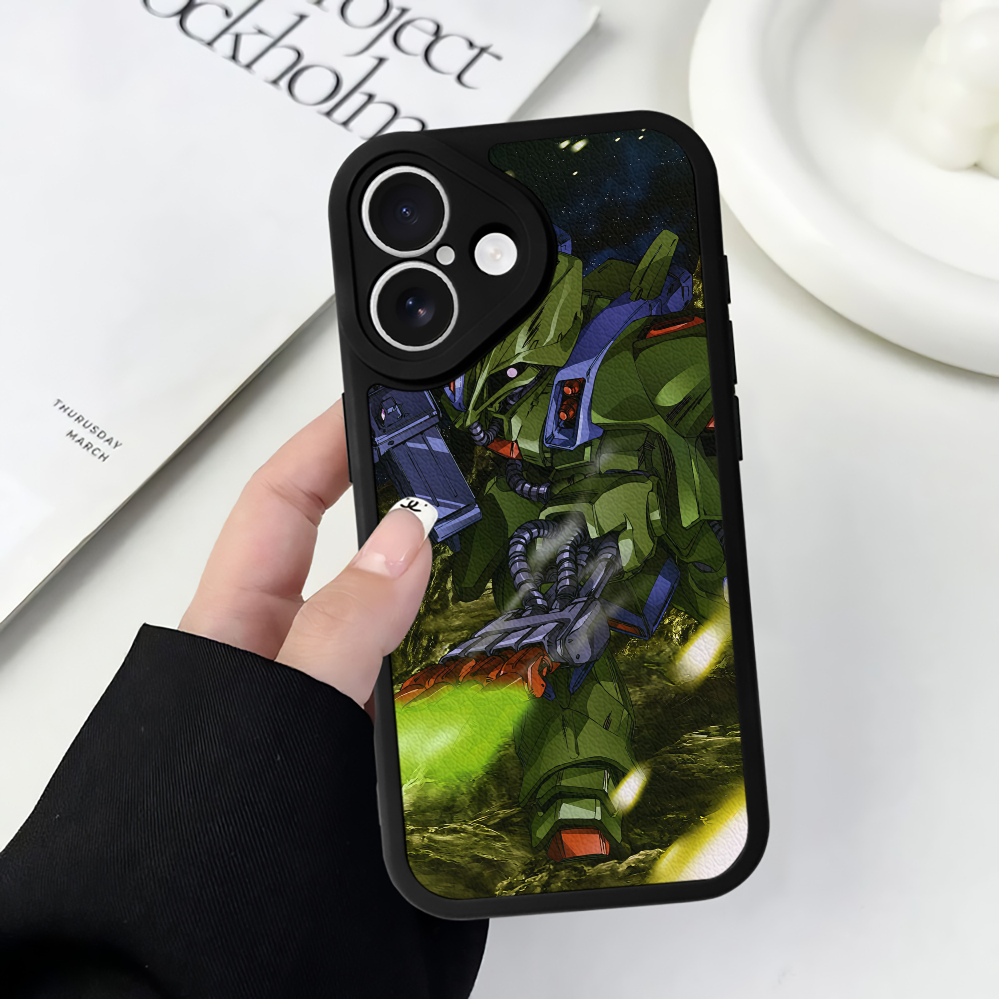 （画像用） 機動戦士ガンダム Mobile Suit Gundam 【iPhone 16シリーズ対応】シリコンスマホケース（レザー調） 材質：シリコン